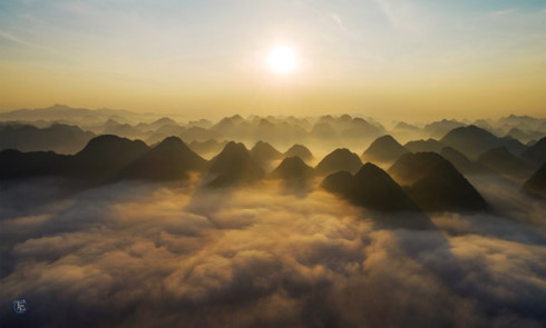 Sunrise scenery at Na Lay Mountain, Lang Son province (Source: vnexpress.net)